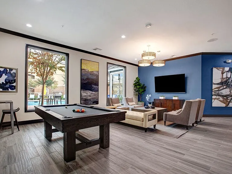 Broadleaf Apartments — Photo 2