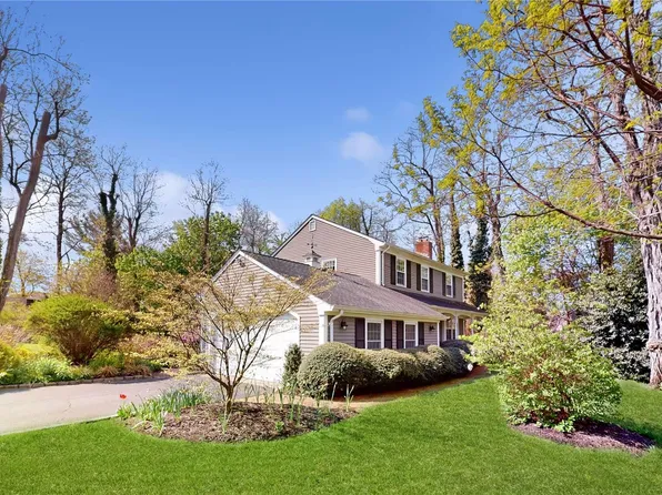 18 Woodhull Road, East Setauket, NY 11733