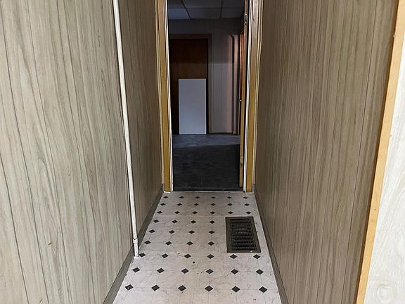 3rd image of 442 Gold St #1