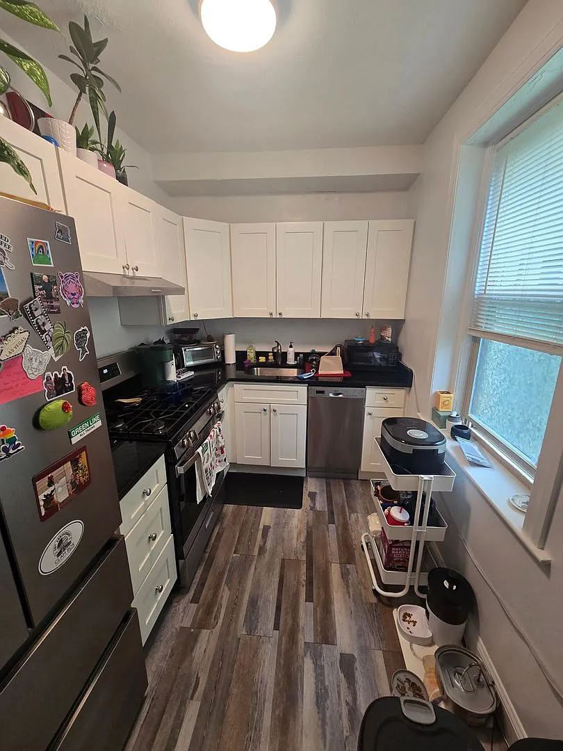 No Fee! Updated Apartment On Brookline Line Available 9/! — Photo 2