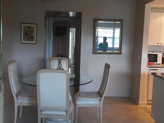 5th image of 251 Farnham K #251