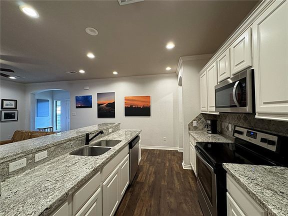 5th image of 1761 Dakota Ln