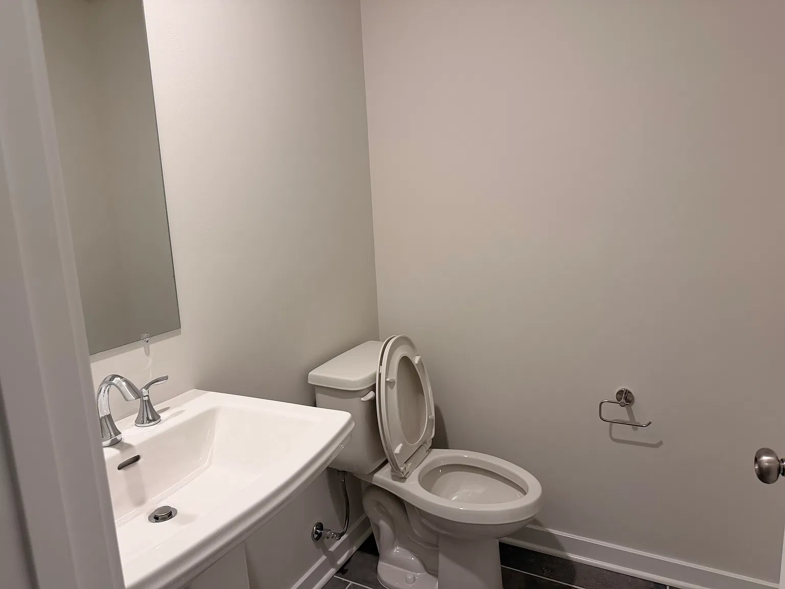 3 bed, 2.5 bath, 2445 sqft, $3,190 — Photo 4