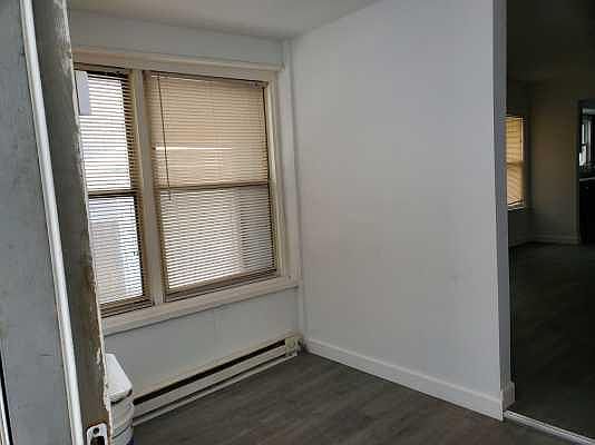 4th image of 445 N Clarendon St