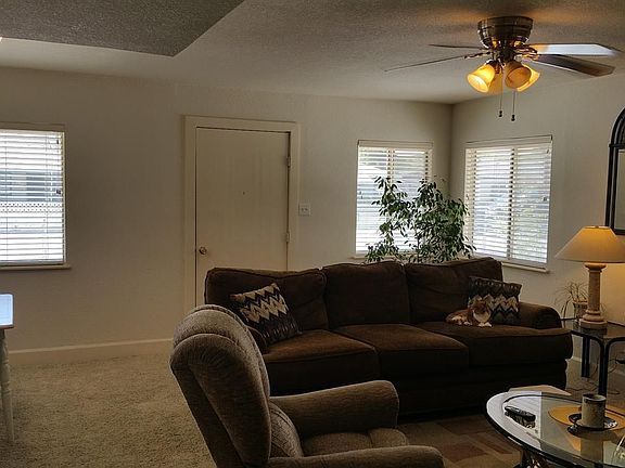 4th image of 18 E Greenbrae Dr