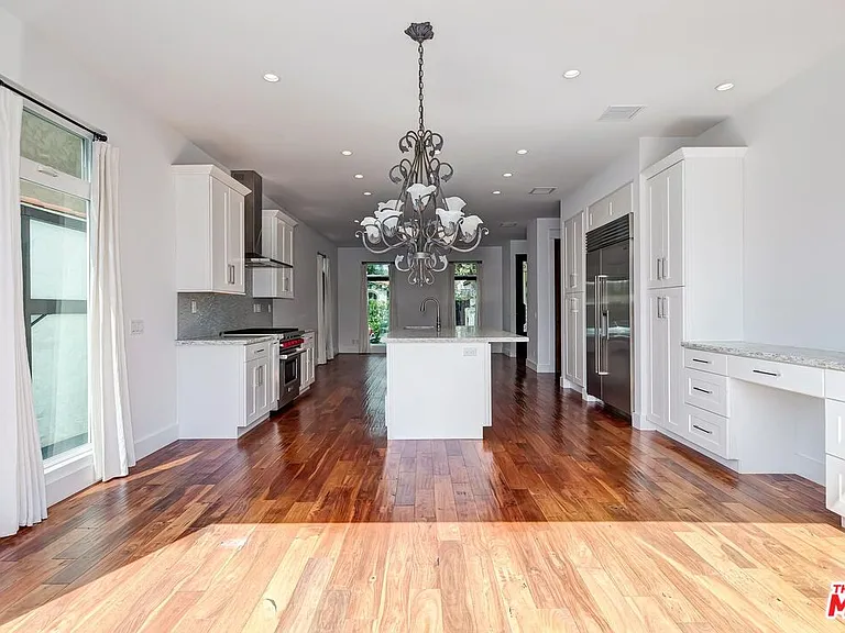 7270 Waring Ave — Photo 17