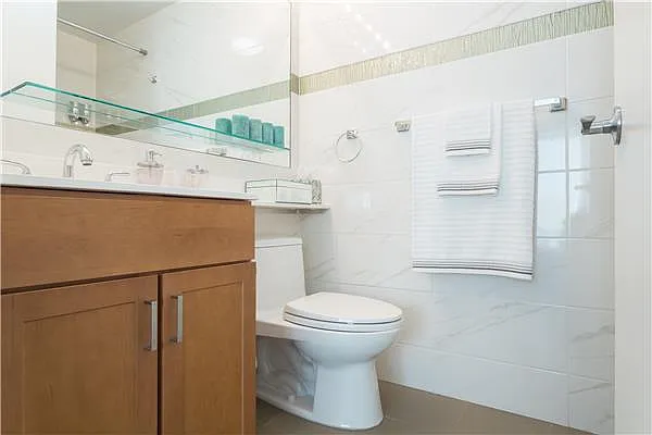 Sold by R New York | media 6