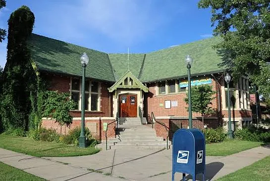 Decker Library 2 blocks away on Platt Park