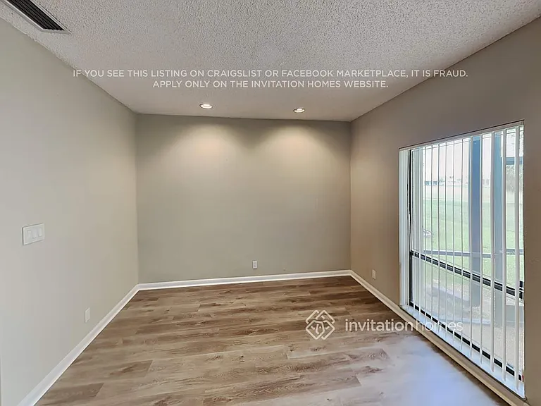 8041 Buttonwood Cir — Photo 5