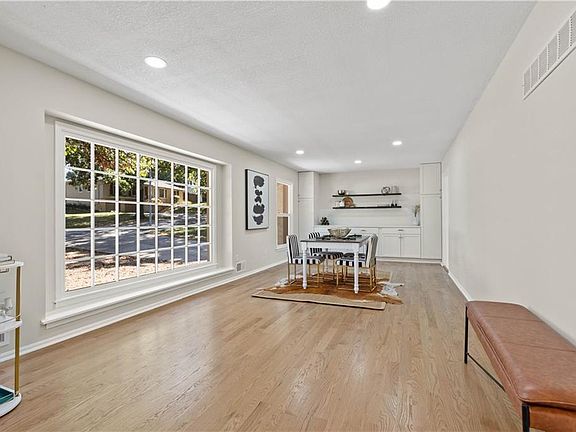 3rd image of 10626 Bridlespur Dr