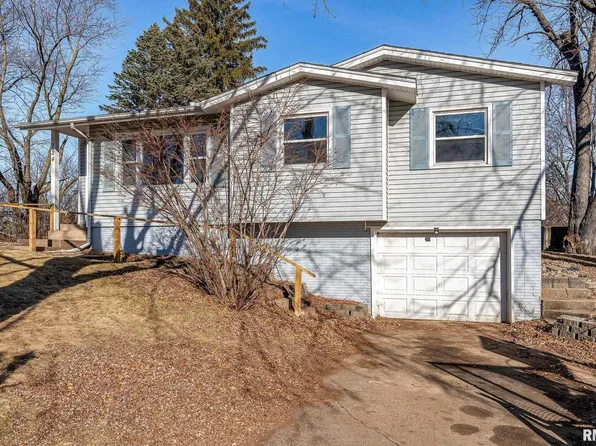724 W 48th St, Davenport, IA 52806