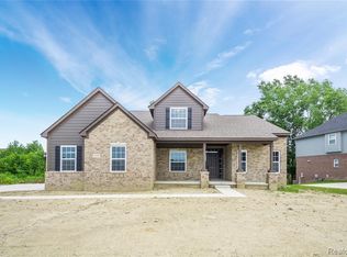 24397 Pembrooke Dr, South Lyon, MI 48178