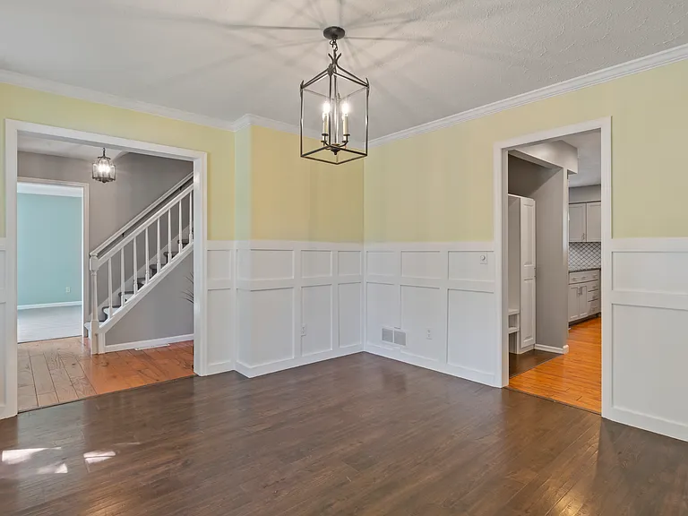 4690 Lindbergh Dr — Photo 8