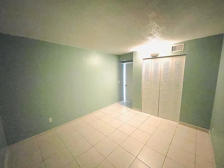 4850 SW 58th Avee — Photo 5