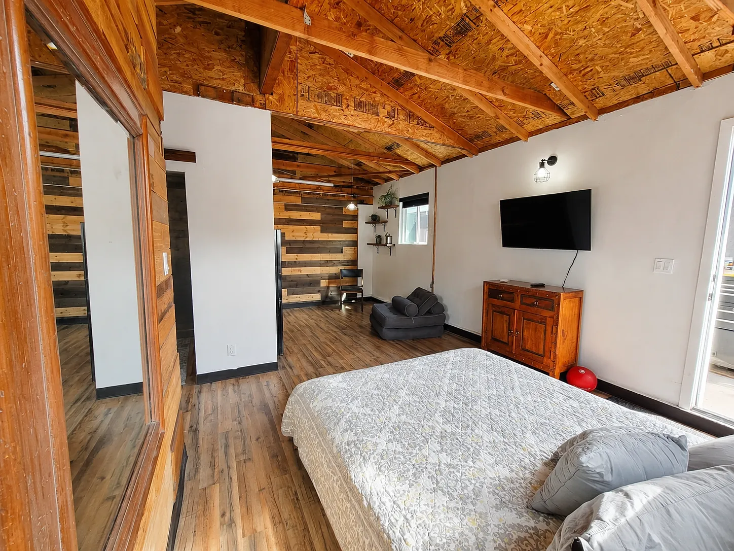 Studio, 450 sqft, $2,300 — Photo 3