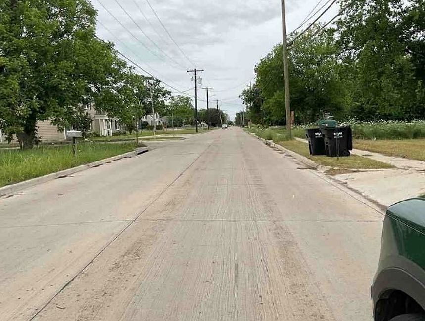 Exterior Neighborhood (street photo)