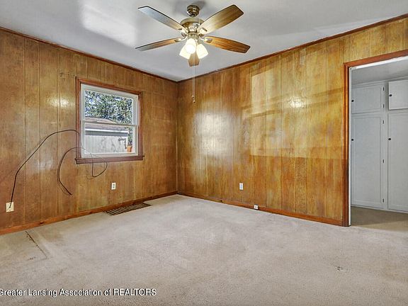 5th image of 204 S Clemens Ave