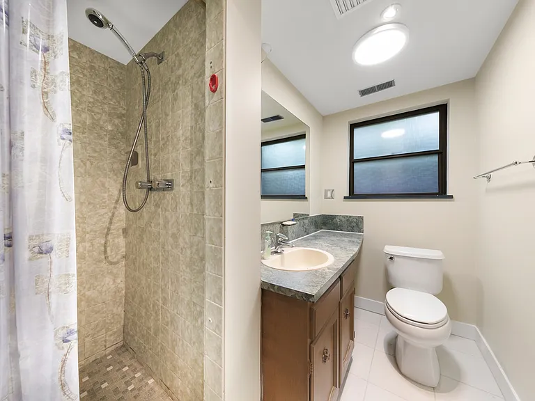 1420 Crestlawn Dr #D142 — Photo 25