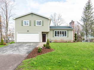 11 Briar Ln, Essex Jct, VT 05452
