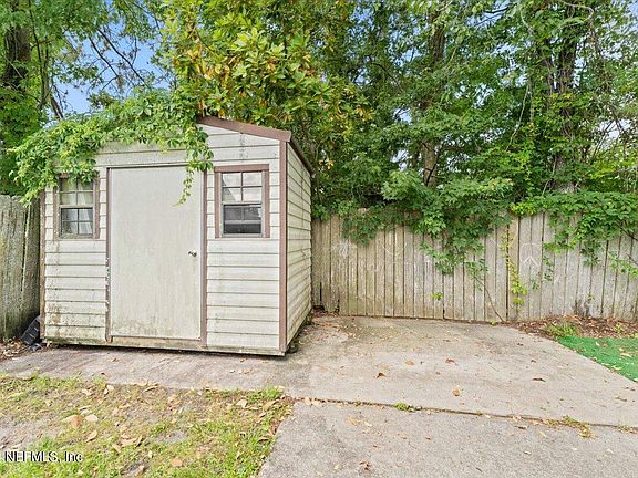 5th image of 1300 BAY HILL Boulevard #A