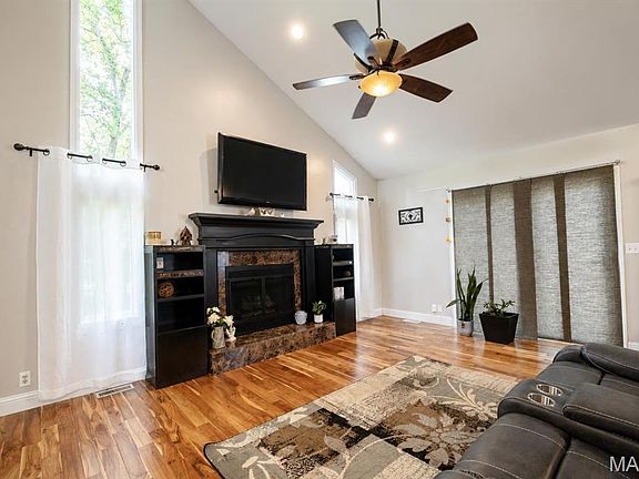 3rd image of 326 Deepwater Cir