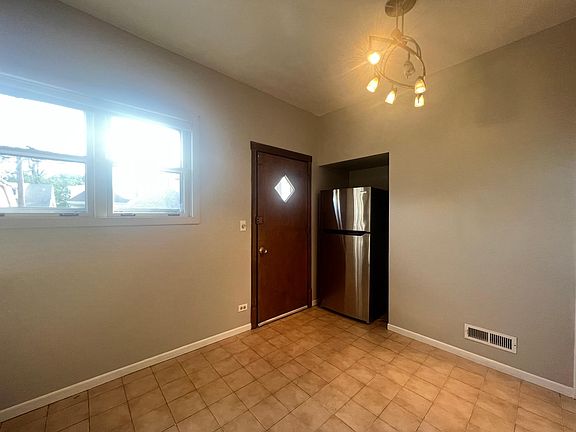 5th image of 4921 W Warwick Ave #1