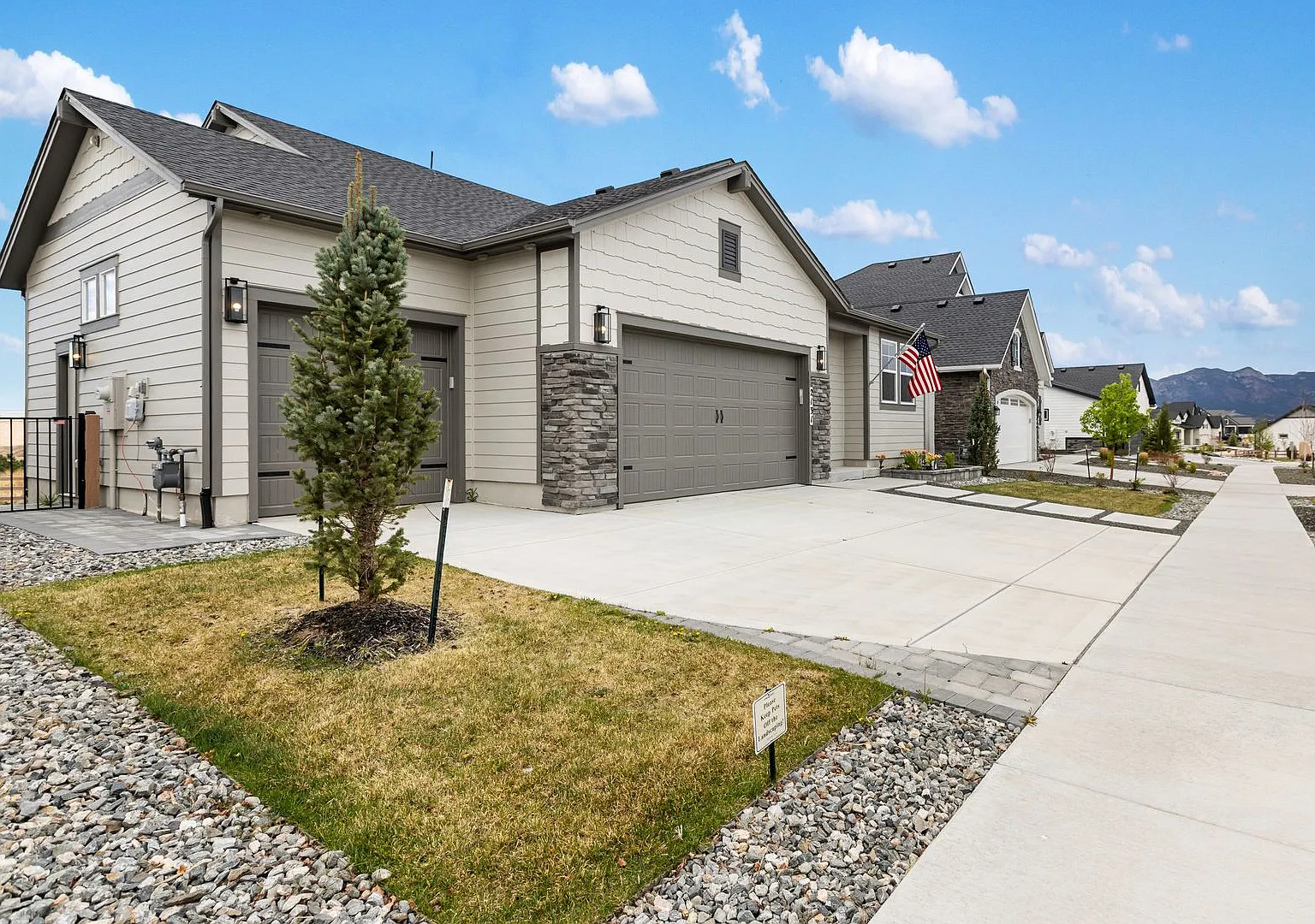 Mountain Views & Modern Comfort in Flying Horse | Spacious 4-Bedroom Ranch!! — Photo 4