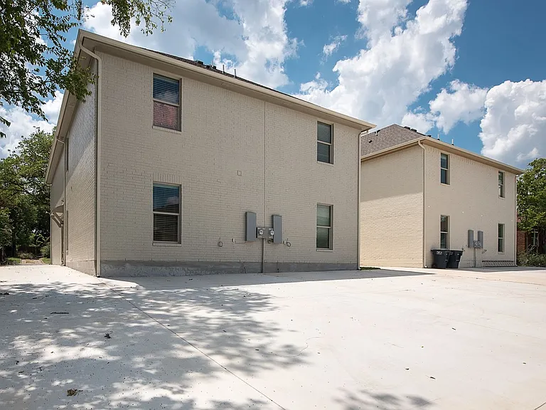 2729 Lubbock Ave — Photo 12
