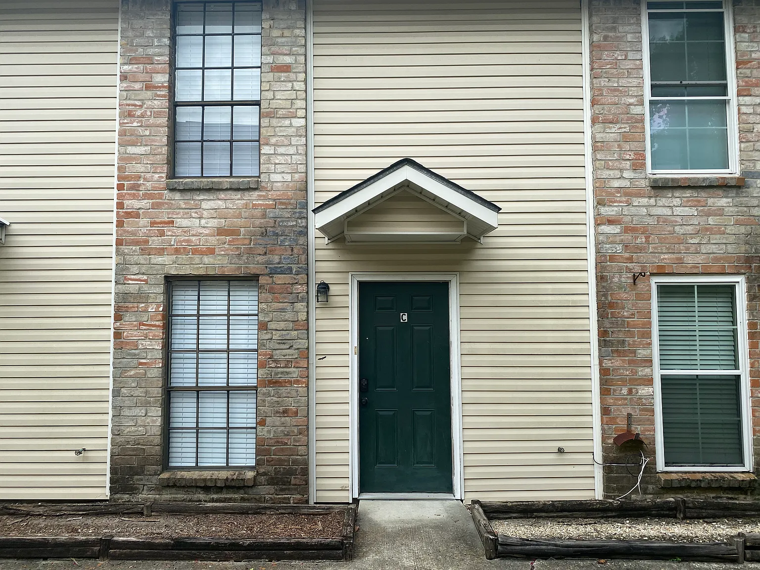 2 bed, 1.5 bath, 1088 sqft, $995 — Photo 2