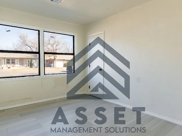2024 Churchill Way — Photo 17