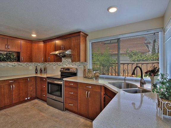 5th image of 33130 Falcon Dr