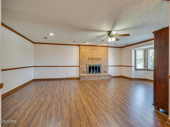 3rd image of 6920 Bridle Ct
