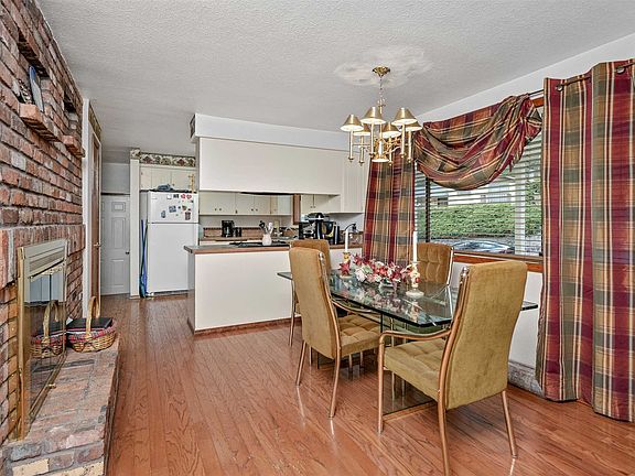 5th image of 520 E Parkhill Dr
