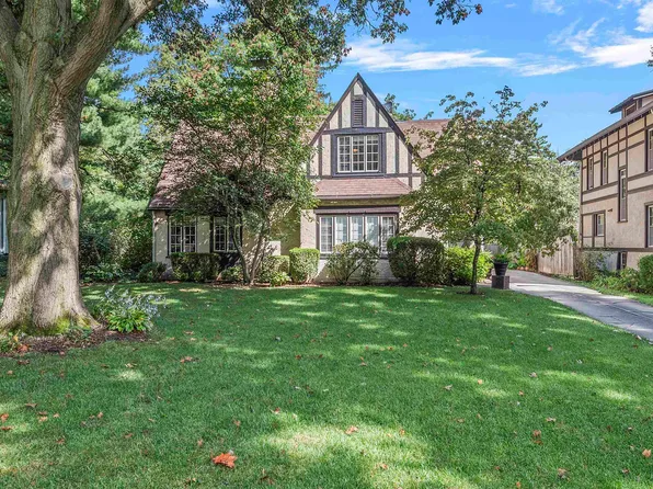 1138 W College Ave, Jacksonville, IL 62650