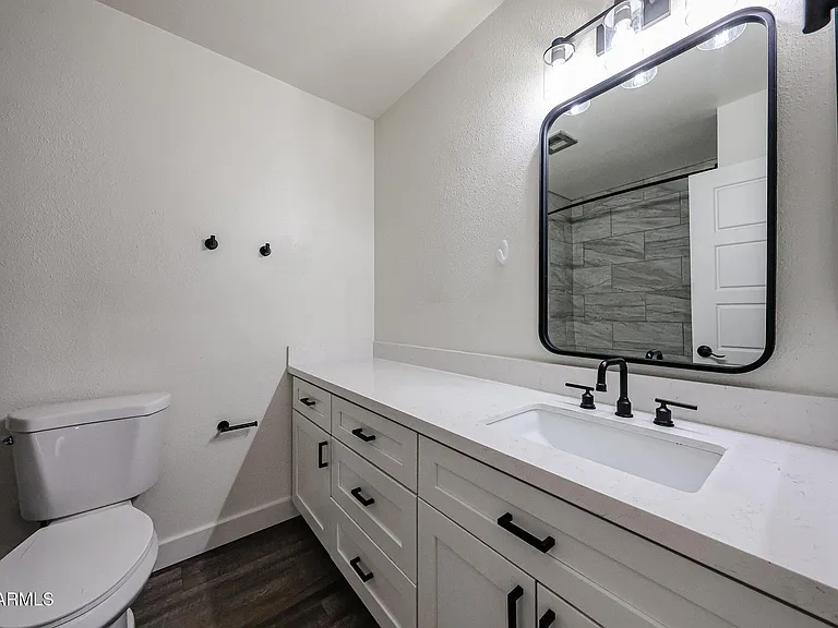 1803 W Maryland Ave — Photo 13