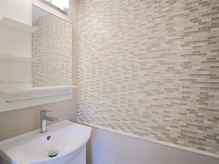 3239 W Trade Ave #9 — Photo 7