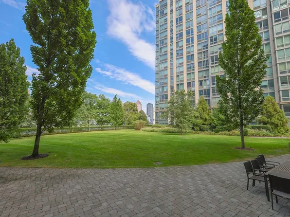 405 Main Street image 10 of 15