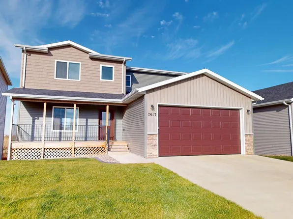 2617 Granite Dr NW, Minot, ND 58703