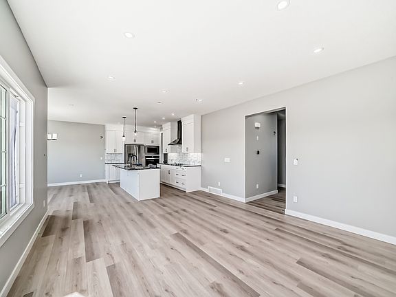 5th image of 2631 Bayside Blvd SW