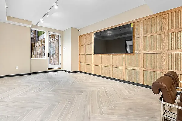 Rented by Leasing Management LLC | media 9