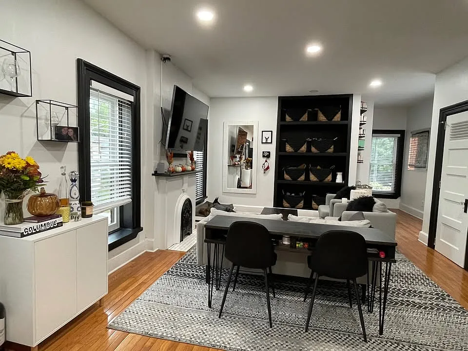 1 bed, 1050 sqft, $1,700 — Photo 2