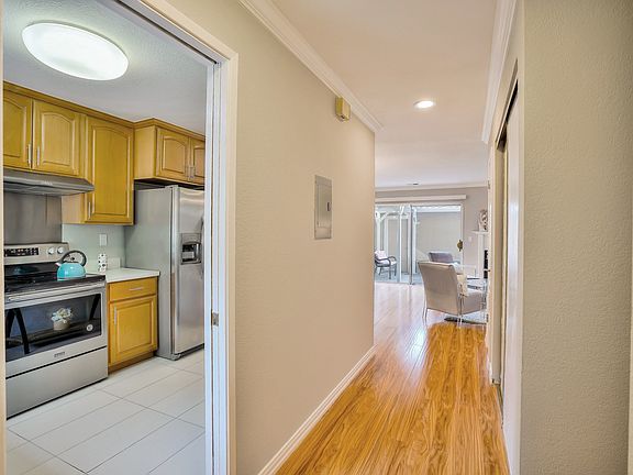 3rd image of 1610 Seacreek Way
