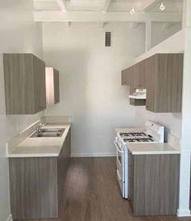 2nd image of 10235 Darby Ave APT 5