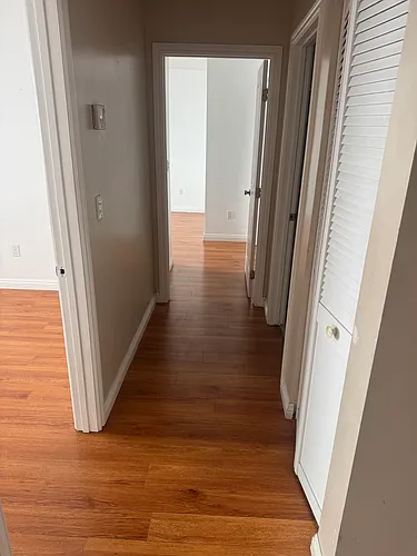 16433 Victory Blvd #104 Photo 1