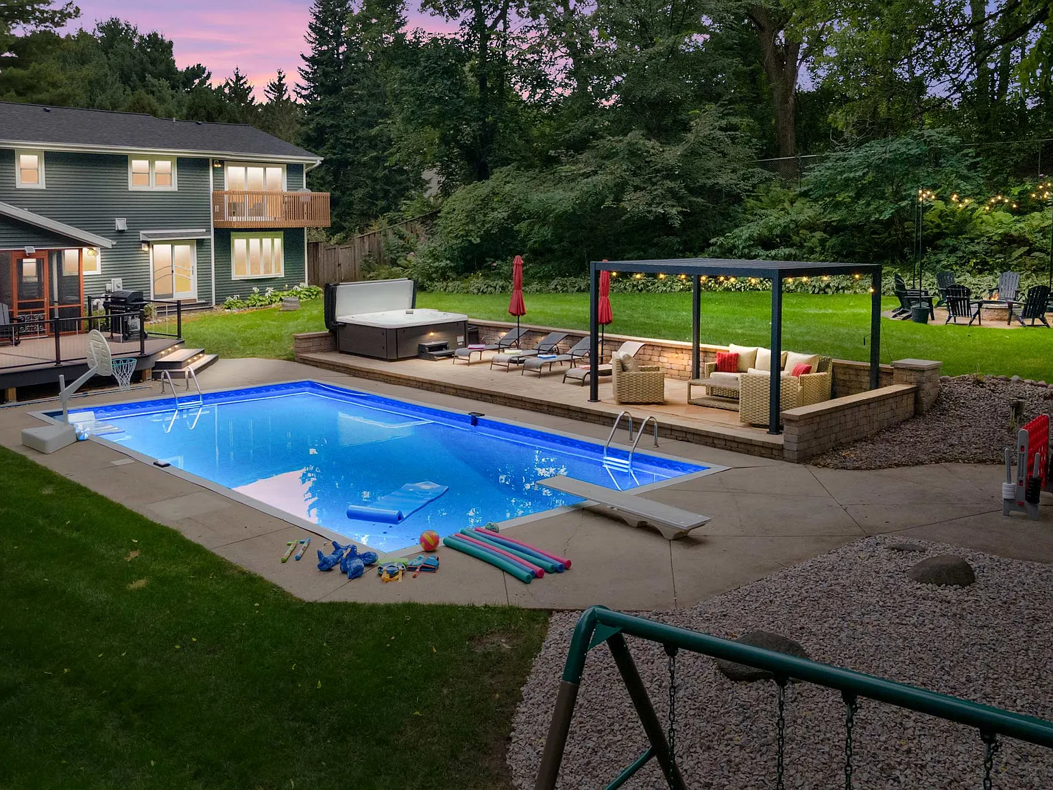 4 bed, 3200 sqft, $4,000 — Photo 1