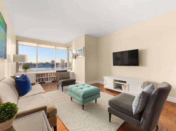 200 Riverside Boulevard image 1 of 6