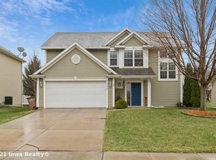 1482 Nine Iron Dr, West Des Moines, IA 50266