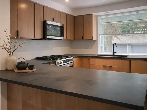11990 SW Corby Dr APT 2, Portland, OR 97225
