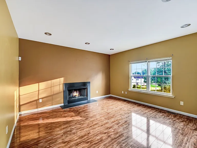 115 Daffodil Dr — Photo 5