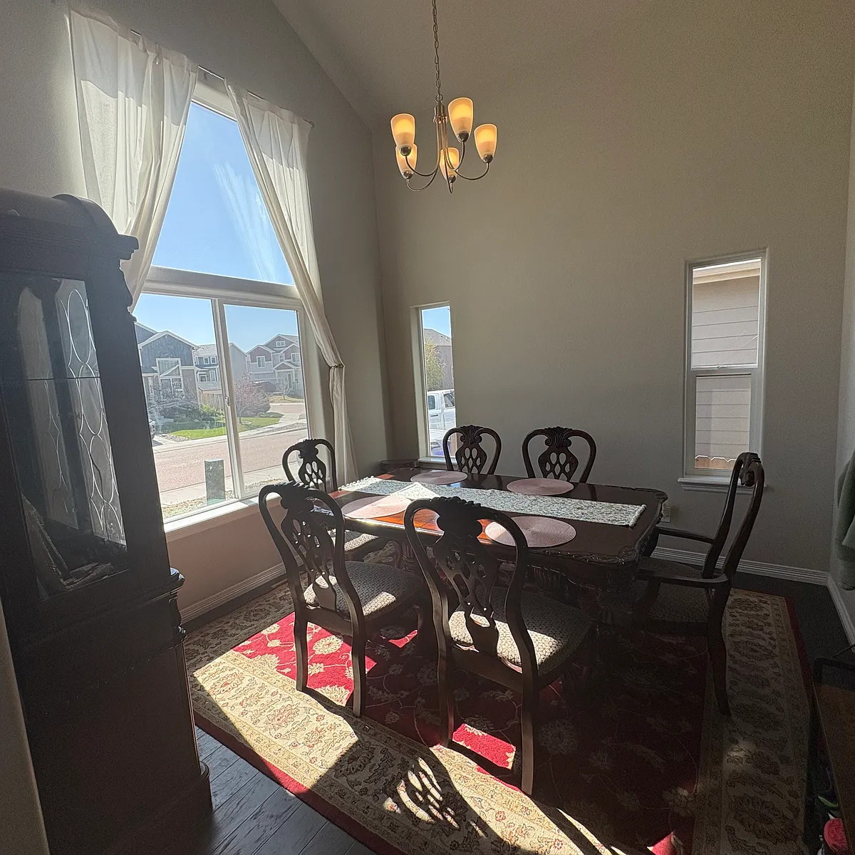 Naturally lit dining room - 6554 Chaplin Dr